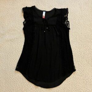No Boundaries lacy top size M